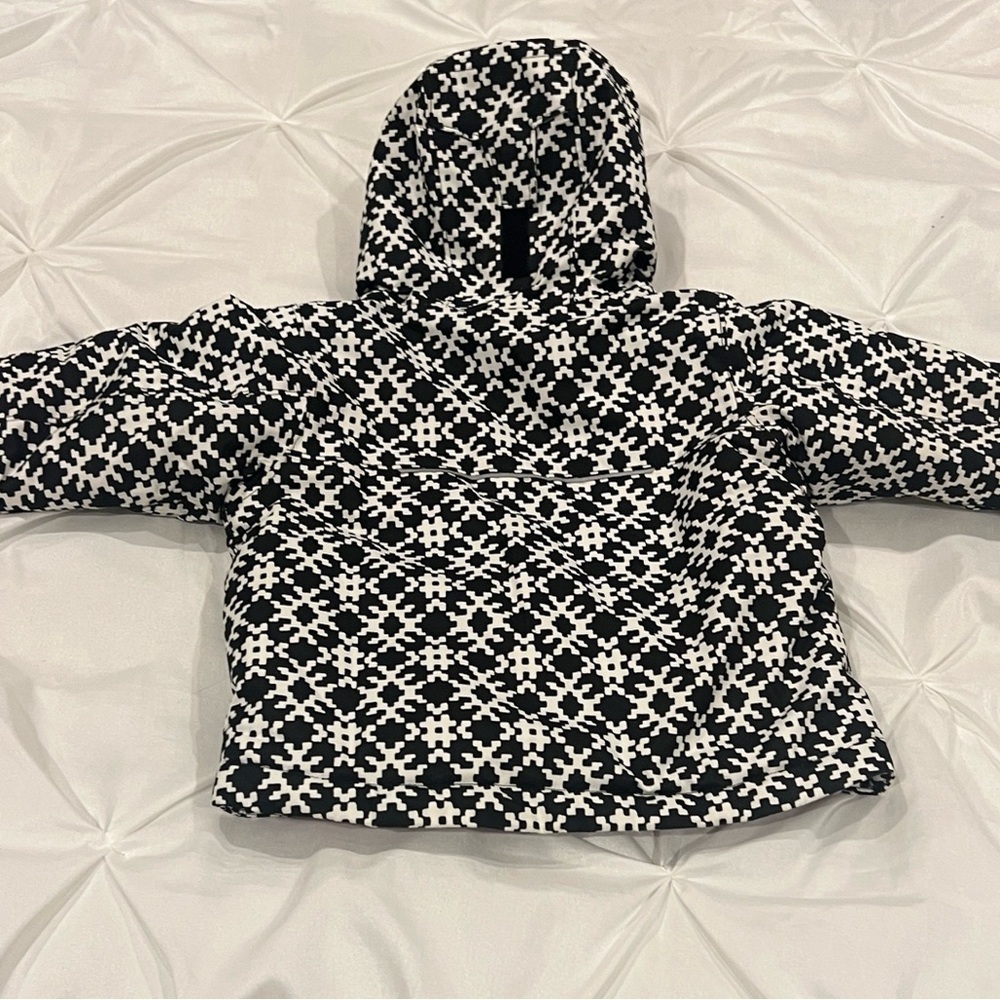NWOT Stylish Black and White Girls Jacket Size 18-24 - Picture 11 of 12